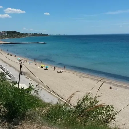 60m From Sea! Apartamento Nea Kallikrateia